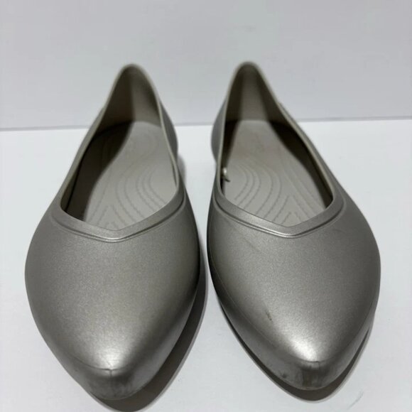 Crocs Women’s Brooklyn Silver Ballet Flats, Size 6 M - Picture 3 of 5